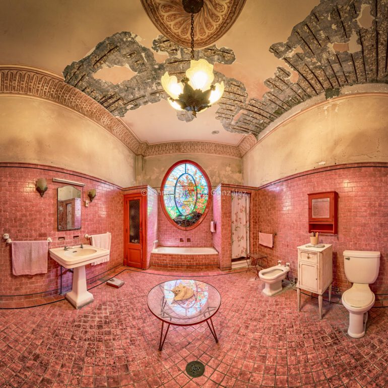 Verlassener Ort Bad alte Villa KolonialHavanna Kuba. Abandoned Place Bath Old Villa Colonial Havana Cuba.