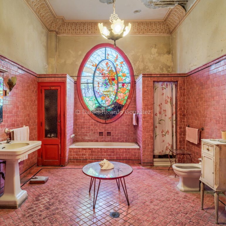 Verlassener Ort Küche alte Villa Kolonial Havanna Kuba.Abandoned place kitchen old villa Colonial Havana Cuba.