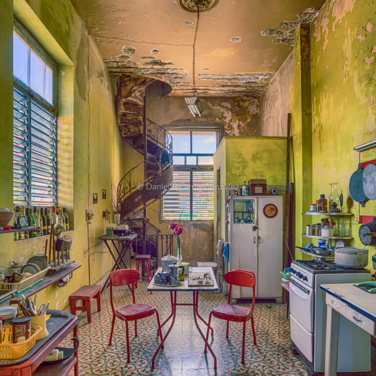 Verlassener Ort Küche Esszimmer alte Villa Kolonial Havanna Kuba. Abandoned Place Kitchen Dining Room Old Villa Colonial Havana Cuba.