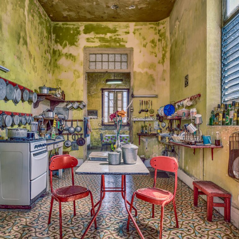 Verlassener Ort Küche Esszimmer alte Villa Kolonial Havanna Kuba. Abandoned Place Kitchen Dining Room Old Villa Colonial Havana Cuba.