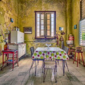 Verlassener Ort Küche Esszimmer alte Villa Kolonial Havanna Kuba. Abandoned Place Kitchen Dining Room Old Villa Colonial Havana Cuba.