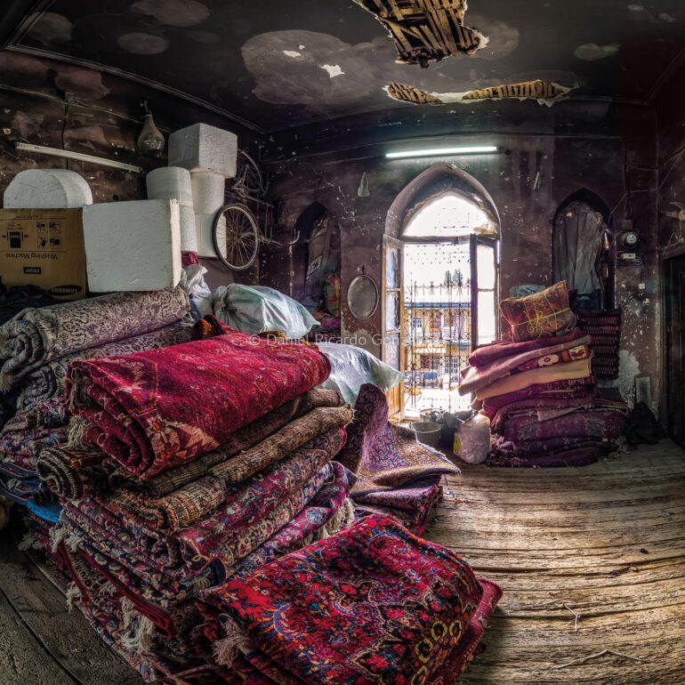 Orientalische Teppichwerkstatt in Schiras Iran. Oriental carpet workshop in Shiraz Iran.