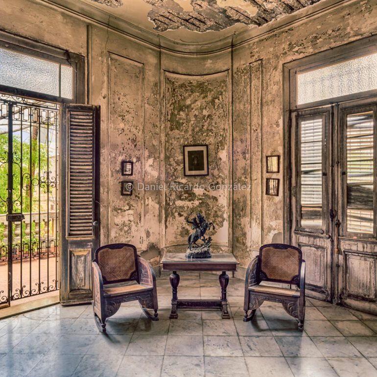 Lost Place Raucherzimmer Herrenzimmer alte Villa Havanna Kuba:Lost Place smoking room mansion old mansion Havana Cuba.