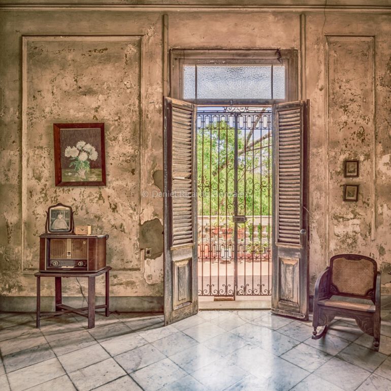 Lost Place Raucherzimmer Herrenzimmer alte Villa Havanna Kuba:Lost Place smoking room mansion old mansion Havana Cuba.