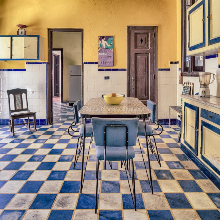 Verlassener Ort Küche alte Villa Art Deco Havanna Kuba.Abandoned place kitchen old villa Havana Cuba.